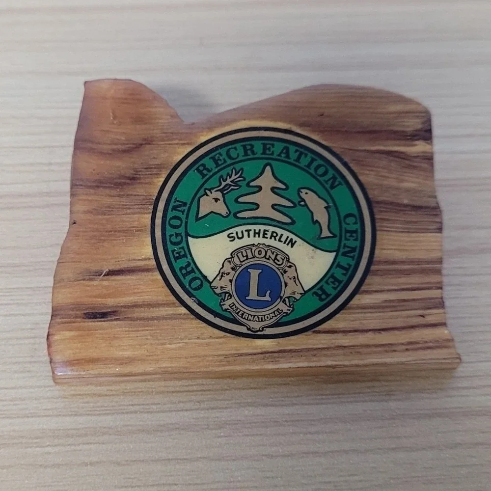 Lions Club Oregon Recreation Center Pin Wooden Sutherlin Collectible